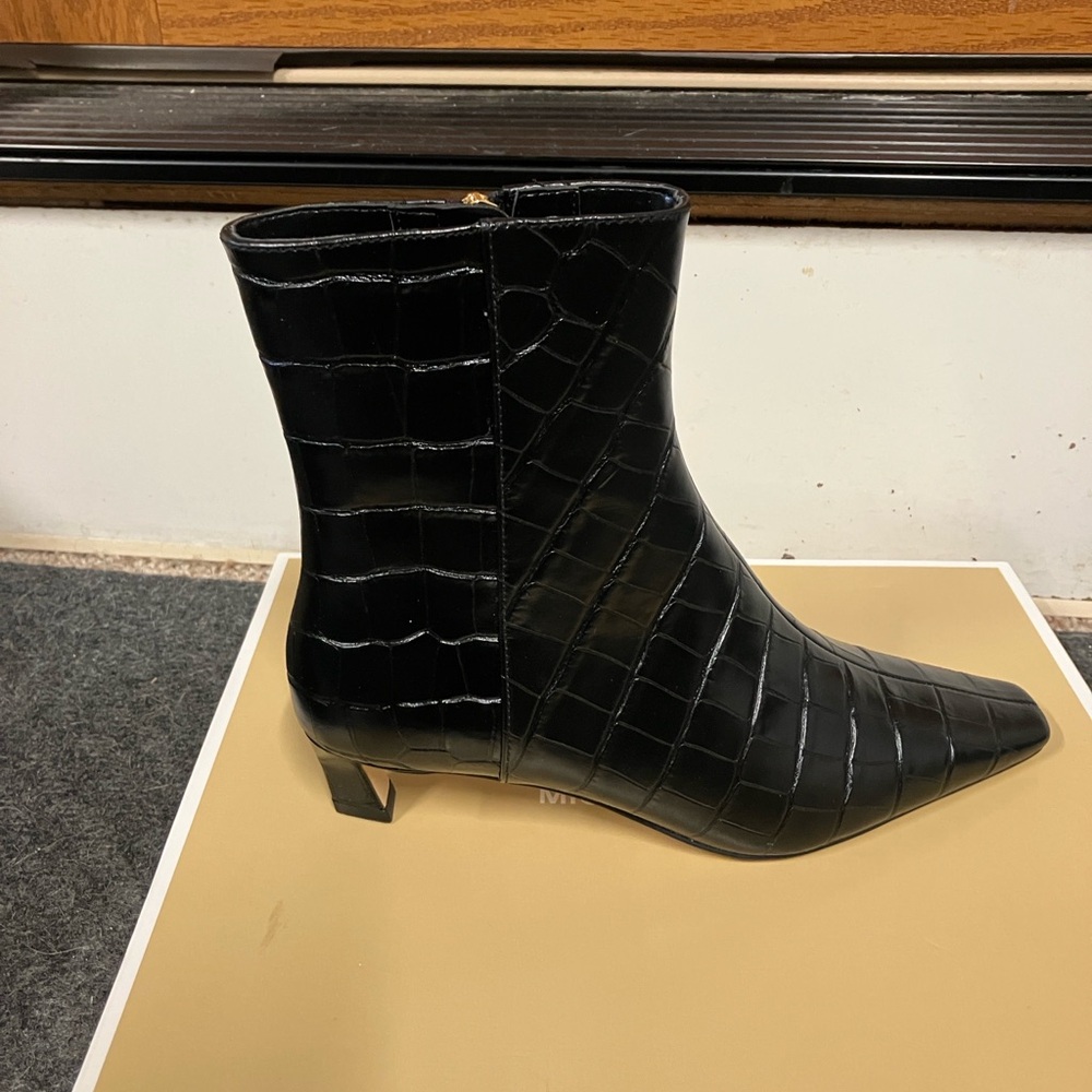 Michael Kors beautiful boots